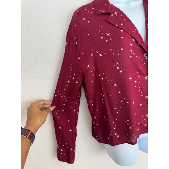 O’Neill Red Star Print Oversized Button Down Shirt Size Small - Picture 3 of 4